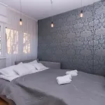 Cozy With Balcony In Center سبليت