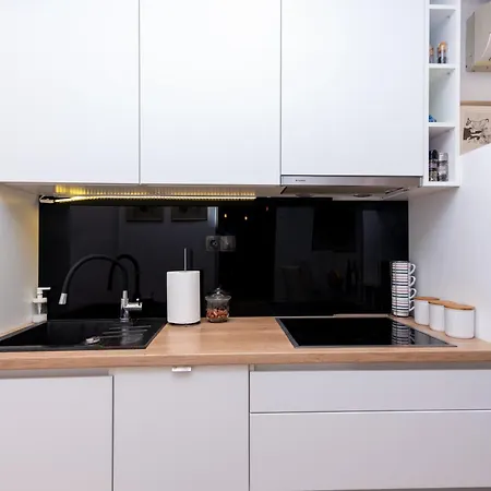 Apartment Cozy With Balcony In Center