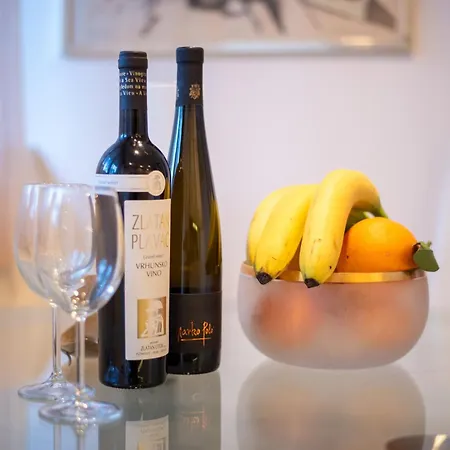 Cozy With Balcony In Center شقة *