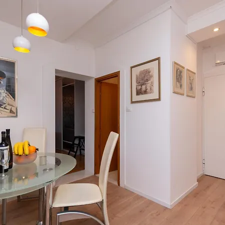 Apartment Cozy With Balcony In Center Split