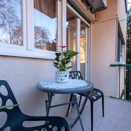 아파트 Cozy With Balcony In Center *