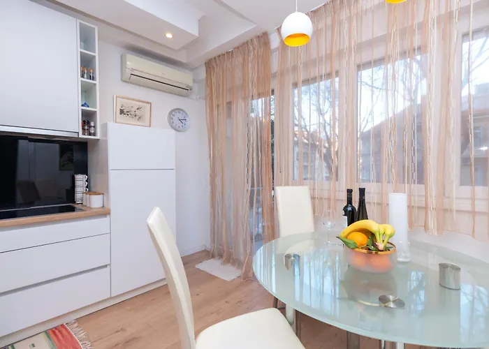 Appartement Cozy With Balcony In Center Split