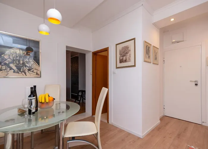 Appartement Cozy With Balcony In Center Split