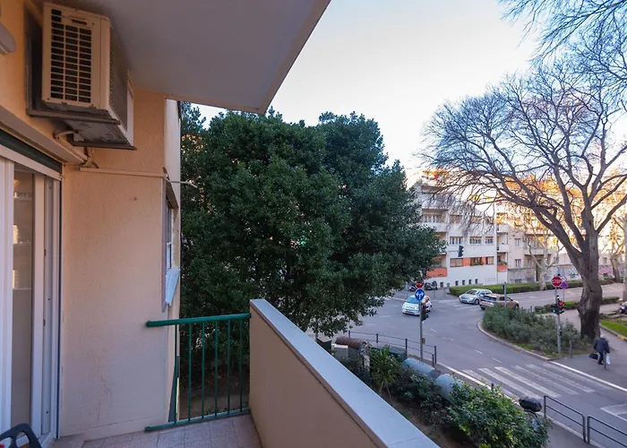 Cozy With Balcony In Center Appartement *