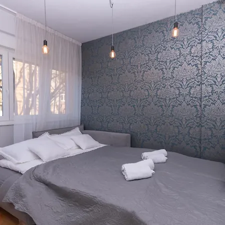 Cozy With Balcony In Center Σπλιτ