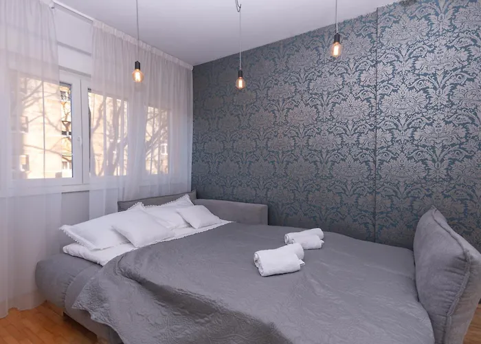 Cozy With Balcony In Center 斯普利特